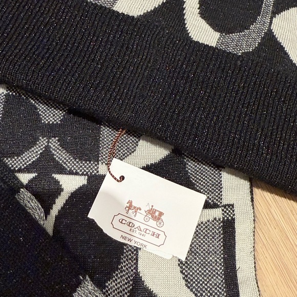 Set: Coach Black and Gray Signature Hat/Scarf and Mits - Picture 3 of 6